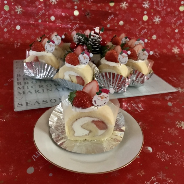 イチゴのシフォンロールdeクリスマス☆_e0141159_13460796.jpeg