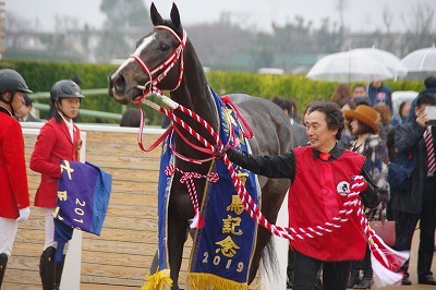 豪華メンバーの有馬記念はリスグラシューが5馬身差の圧勝 豪華メンバーの有馬記念はリスグラシューが5馬身差の圧勝