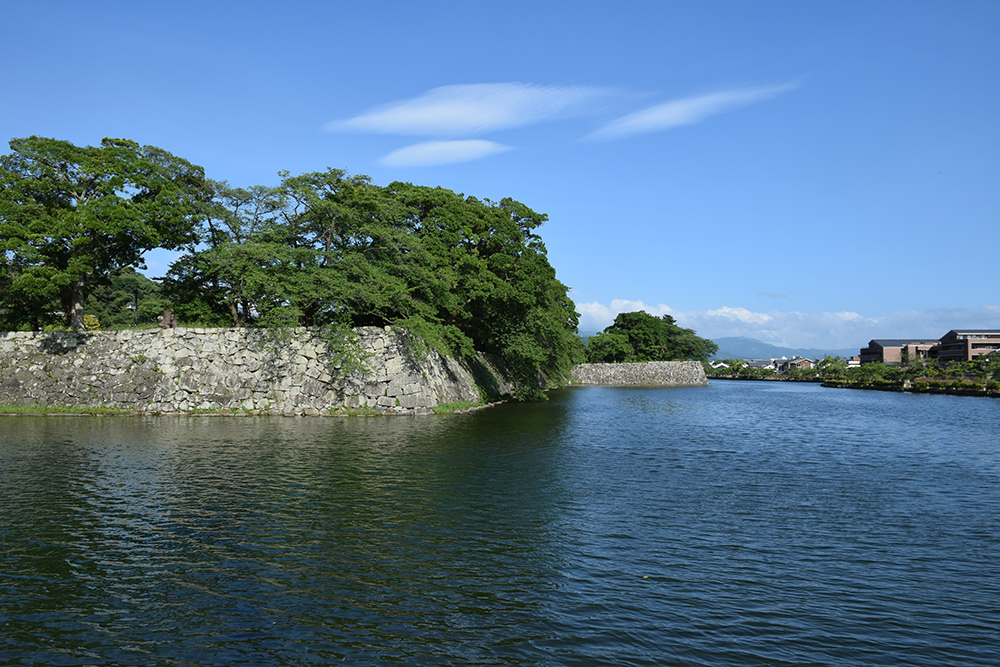 国宝・彦根城を歩く。 その8 <中堀~武家屋敷跡~京橋口>_e0158128_17574582.jpg