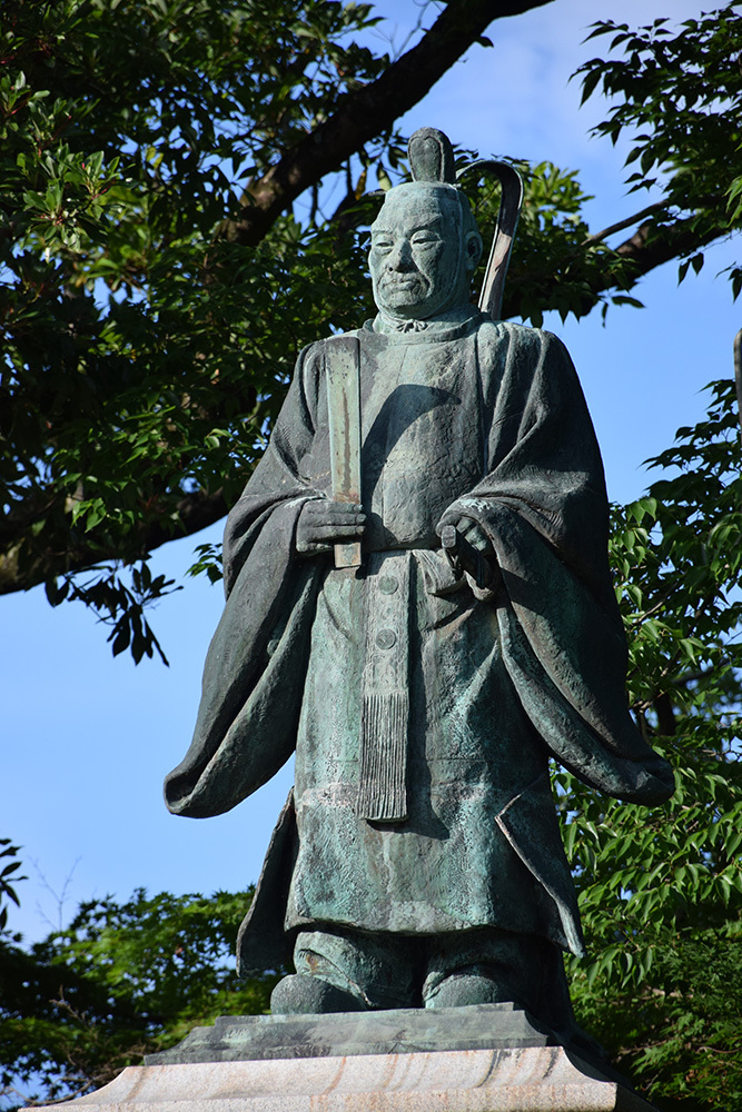 国宝・彦根城を歩く。 その9 <井伊直弼像、歌碑>_e0158128_19551625.jpg