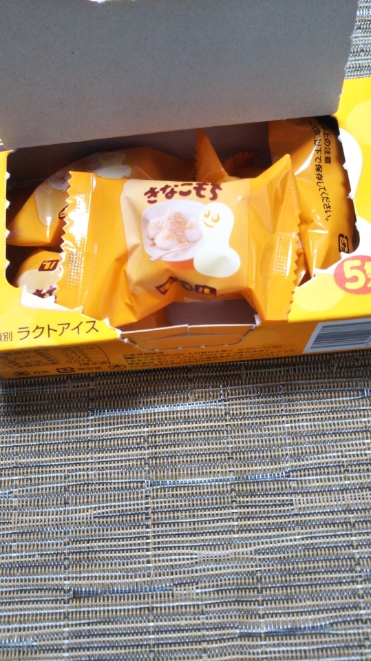 チロルチョコきなこもちアイス_f0076001_22565408.jpg