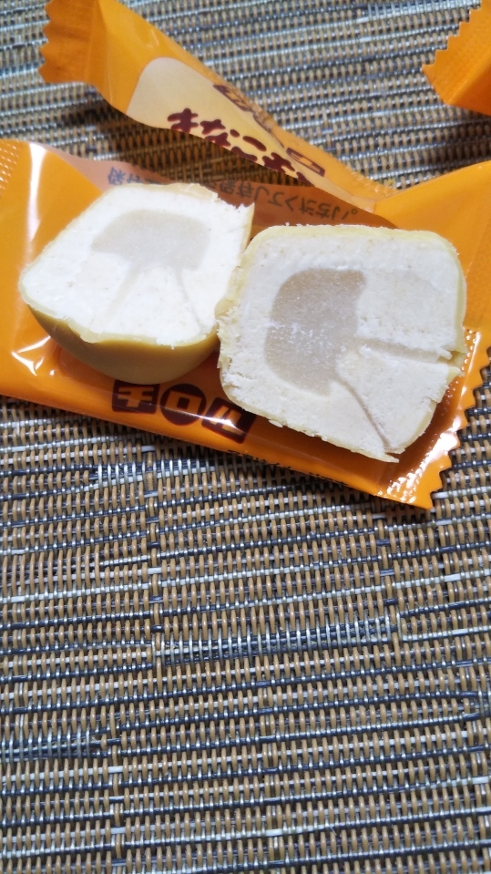 チロルチョコきなこもちアイス_f0076001_22571564.jpg