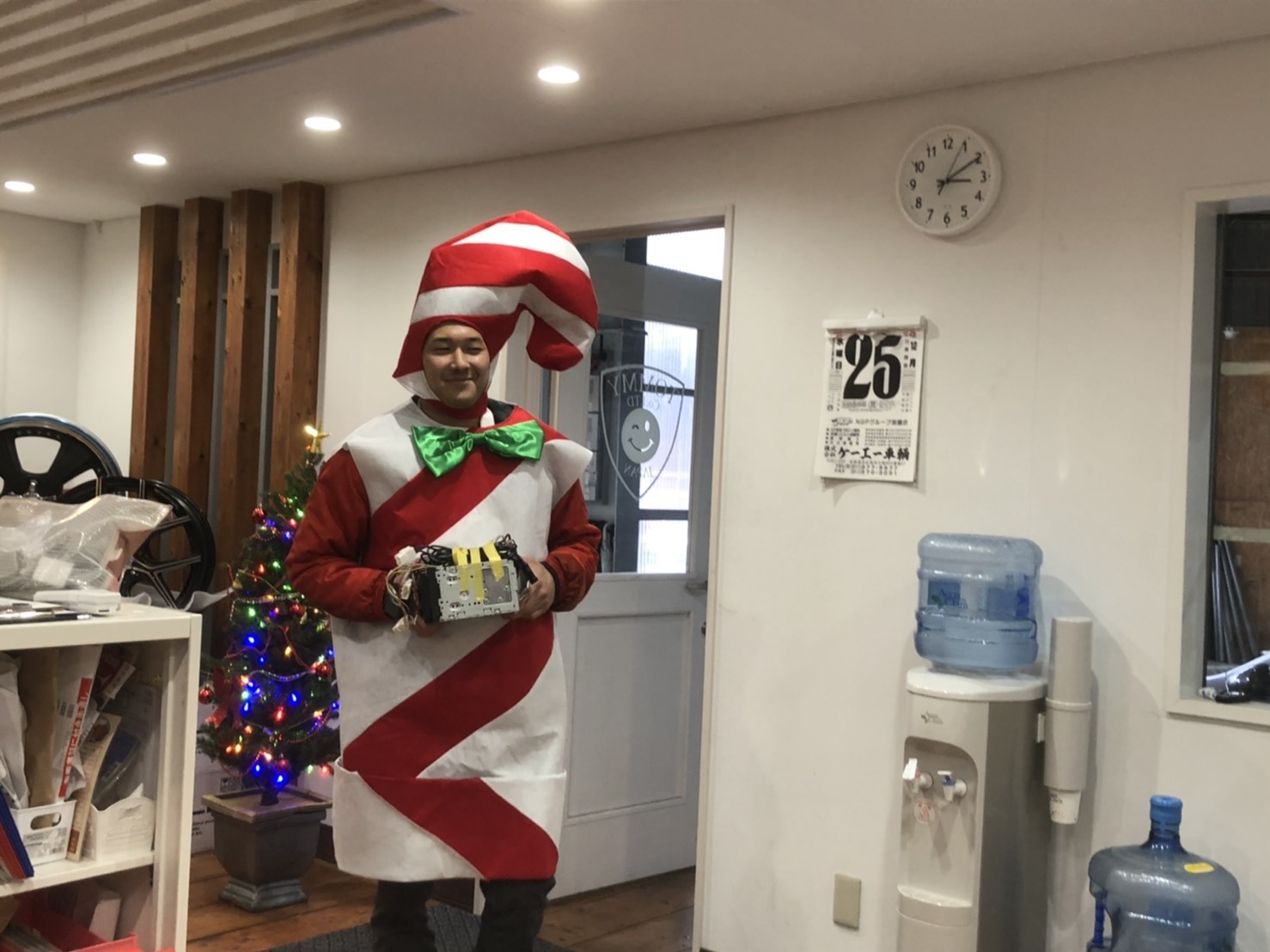 12月25日(水)TOMMYBASEブログ!!MerryChristmas☆TOMMYサンタさん☆レクサス・カスタムセダン専門店♪スバル♪自社ローン♪_b0127002_16151788.jpg
