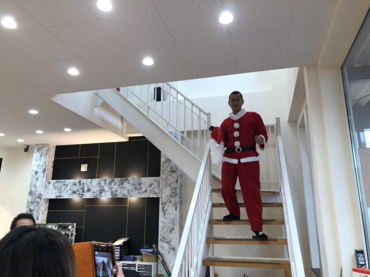 12月25日(水)TOMMYBASEブログ!!MerryChristmas☆TOMMYサンタさん☆レクサス・カスタムセダン専門店♪スバル♪自社ローン♪_b0127002_16323467.jpg