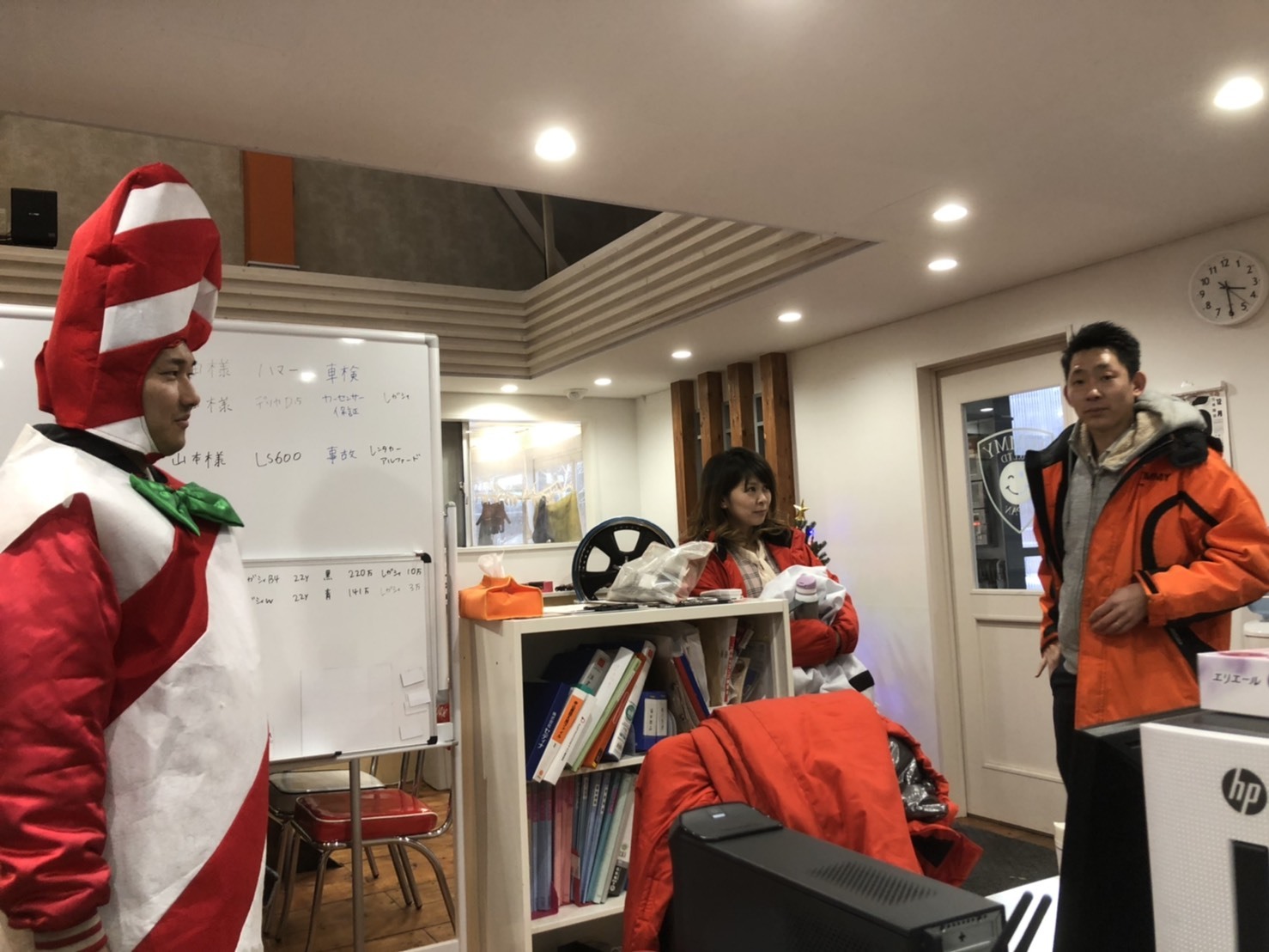 12月25日(水)TOMMYBASEブログ!!MerryChristmas☆TOMMYサンタさん☆レクサス・カスタムセダン専門店♪スバル♪自社ローン♪_b0127002_16434267.jpg