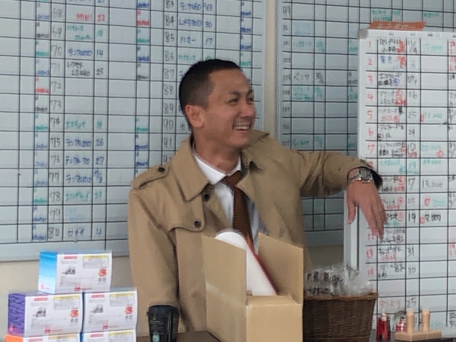 メリークリスマス(^^♪TOMMYサンタも出動!!!G社様 納車(^^)/ エスカレード、ハマー、ハイエース_b0127002_17144716.jpg