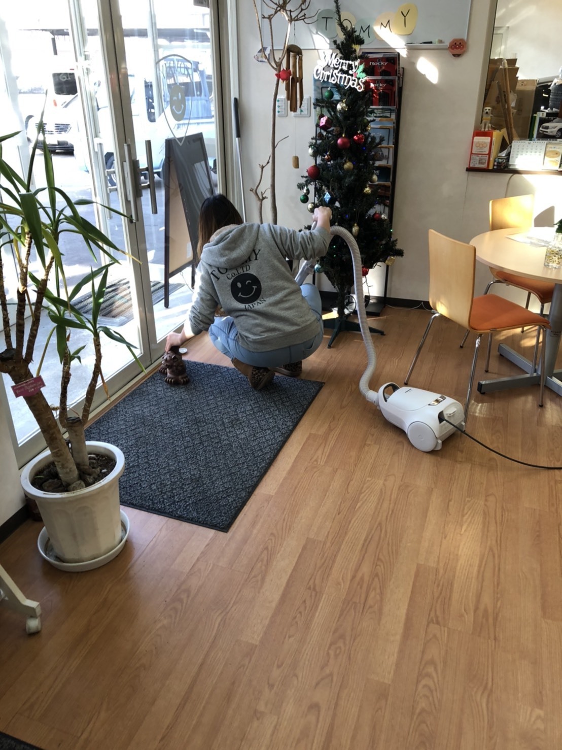 メリークリスマス(^^♪TOMMYサンタも出動!!!G社様 納車(^^)/ エスカレード、ハマー、ハイエース_b0127002_17254947.jpg