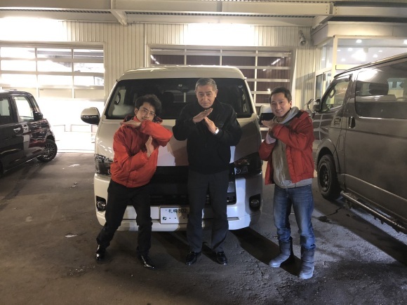 メリークリスマス(^^♪TOMMYサンタも出動!!!G社様 納車(^^)/ エスカレード、ハマー、ハイエース_b0127002_17480956.jpg