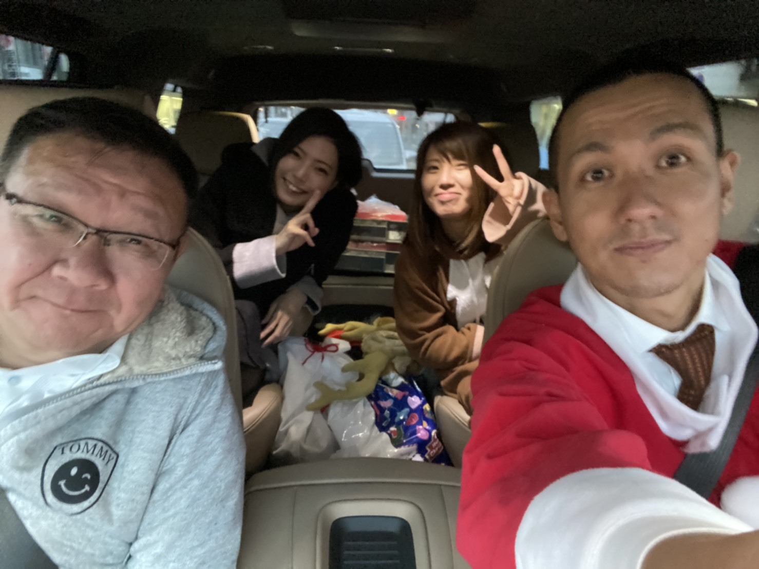 メリークリスマス(^^♪TOMMYサンタも出動!!!G社様 納車(^^)/ エスカレード、ハマー、ハイエース_b0127002_18044452.jpg