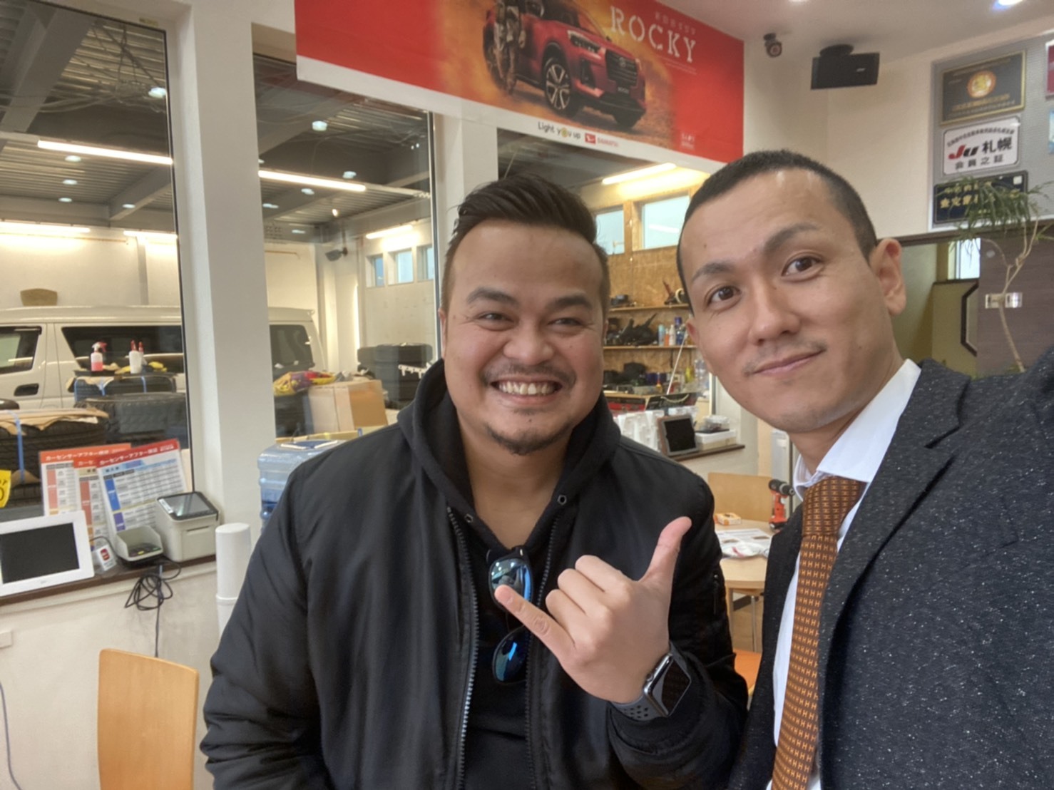 メリークリスマス(^^♪TOMMYサンタも出動!!!G社様 納車(^^)/ エスカレード、ハマー、ハイエース_b0127002_18434159.jpg