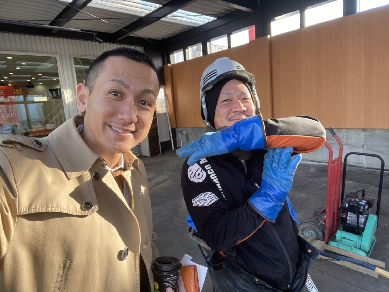 メリークリスマス(^^♪TOMMYサンタも出動!!!G社様 納車(^^)/ エスカレード、ハマー、ハイエース_b0127002_18434380.jpg