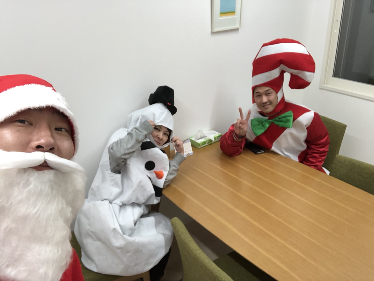 12月25日(水)TOMMYBASEブログ!!MerryChristmas☆TOMMYサンタさん☆レクサス・カスタムセダン専門店♪スバル♪自社ローン♪_b0127002_19330102.jpg