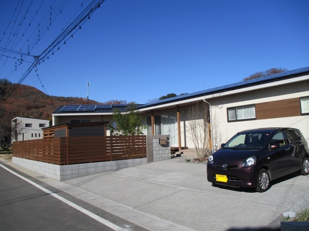 太田市で土間コンクリート洗い出し、物置工事が素敵に完成!_e0361918_12585388.jpg