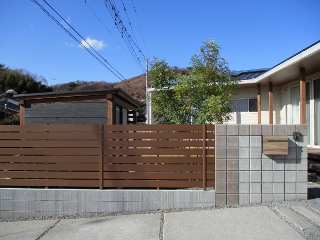 太田市で土間コンクリート洗い出し、物置工事が素敵に完成!_e0361918_12591674.jpg