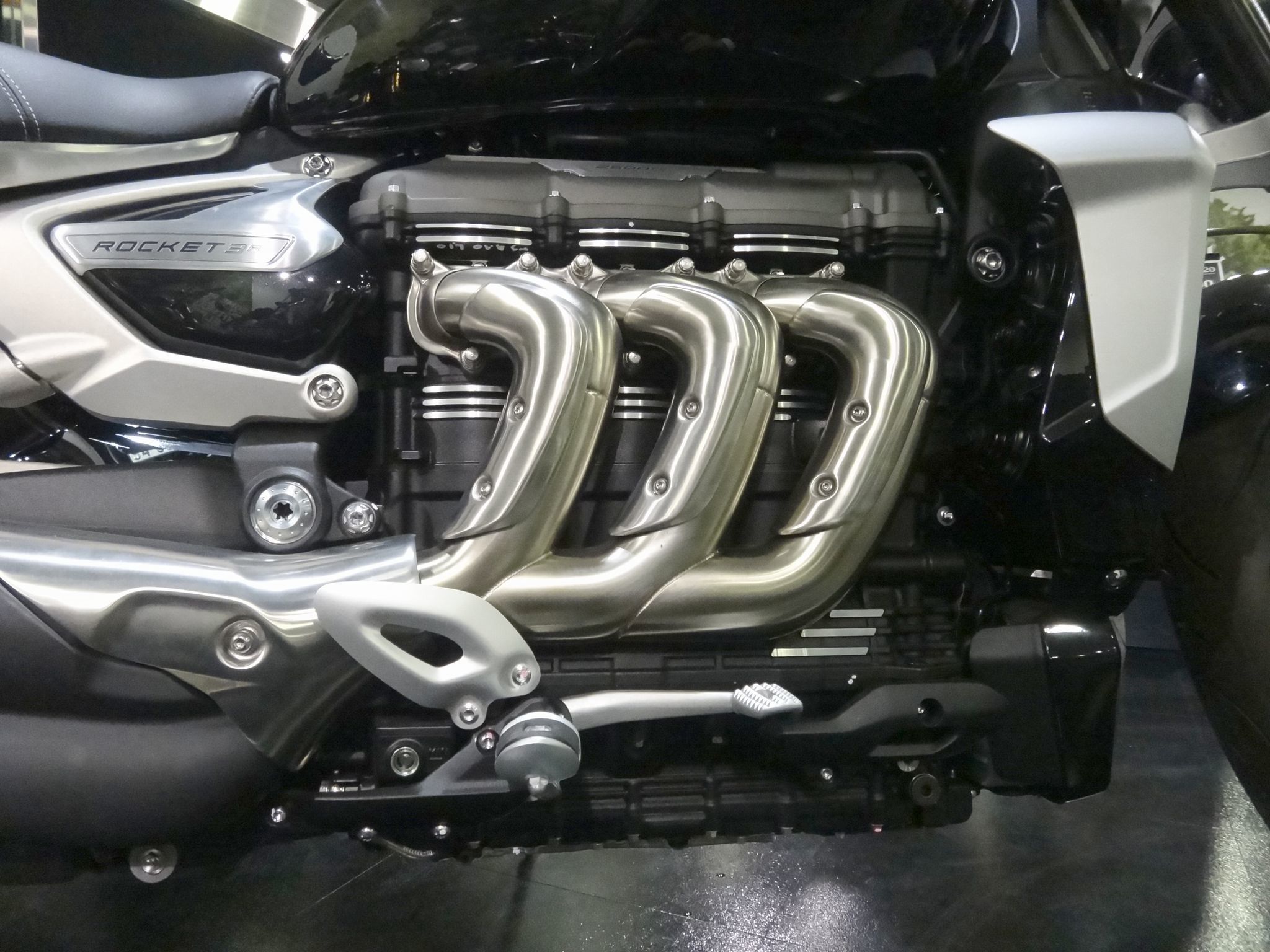 Triumph Rocket 3 R @ Triumph 横浜港北_f0004270_22313804.jpg