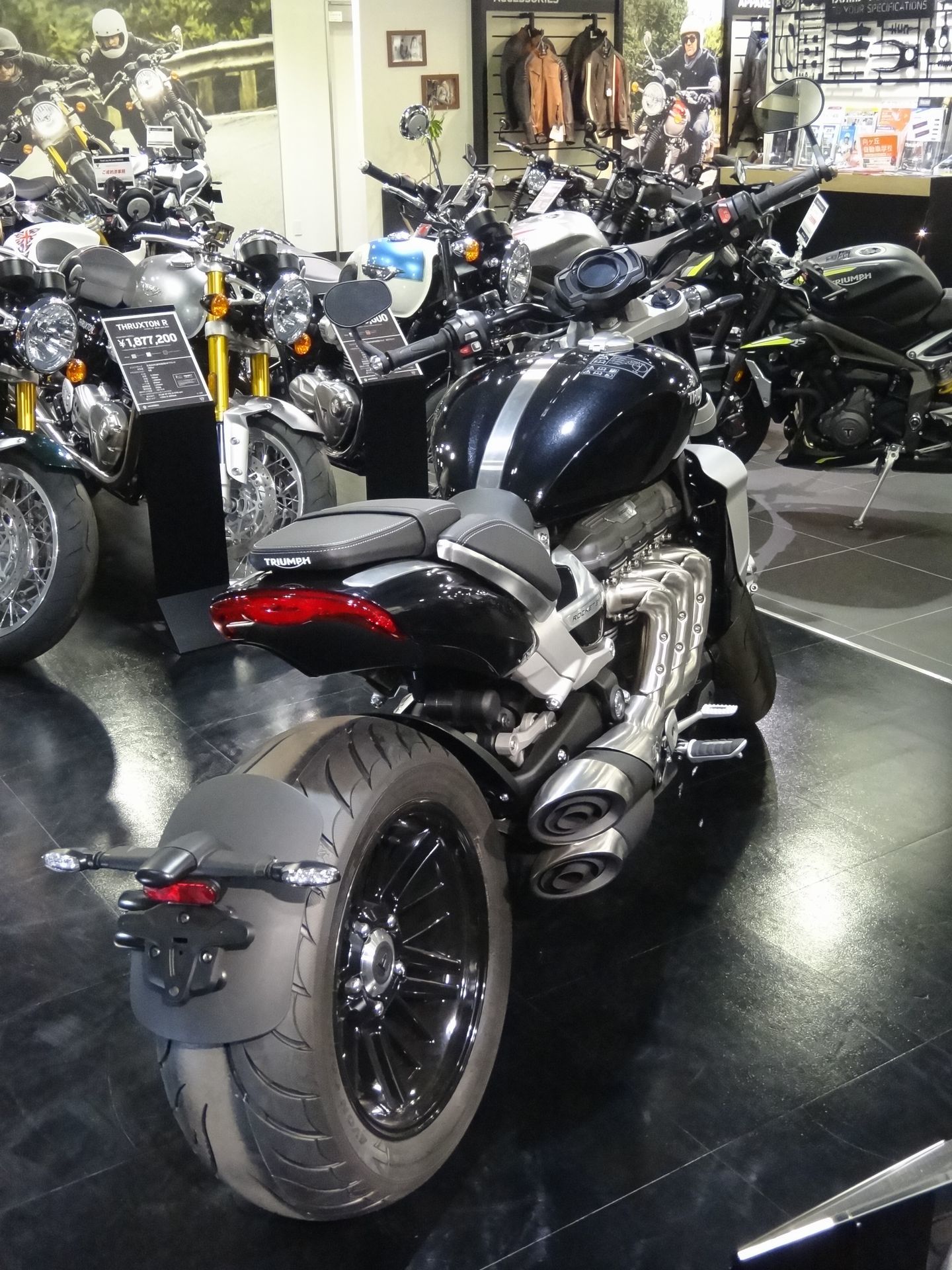 Triumph Rocket 3 R @ Triumph 横浜港北_f0004270_22382166.jpg
