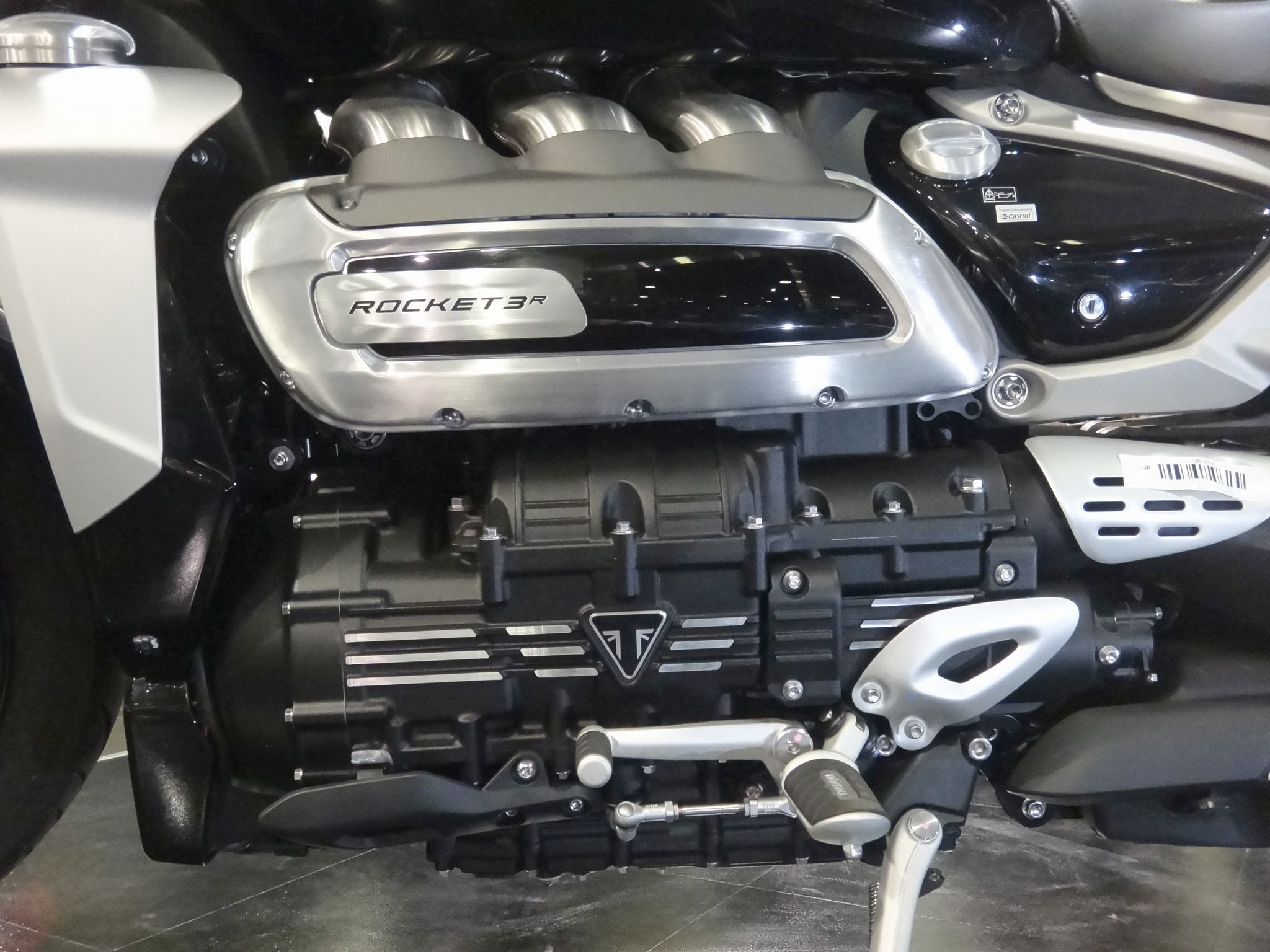 Triumph Rocket 3 R @ Triumph 横浜港北_f0004270_22383811.jpg