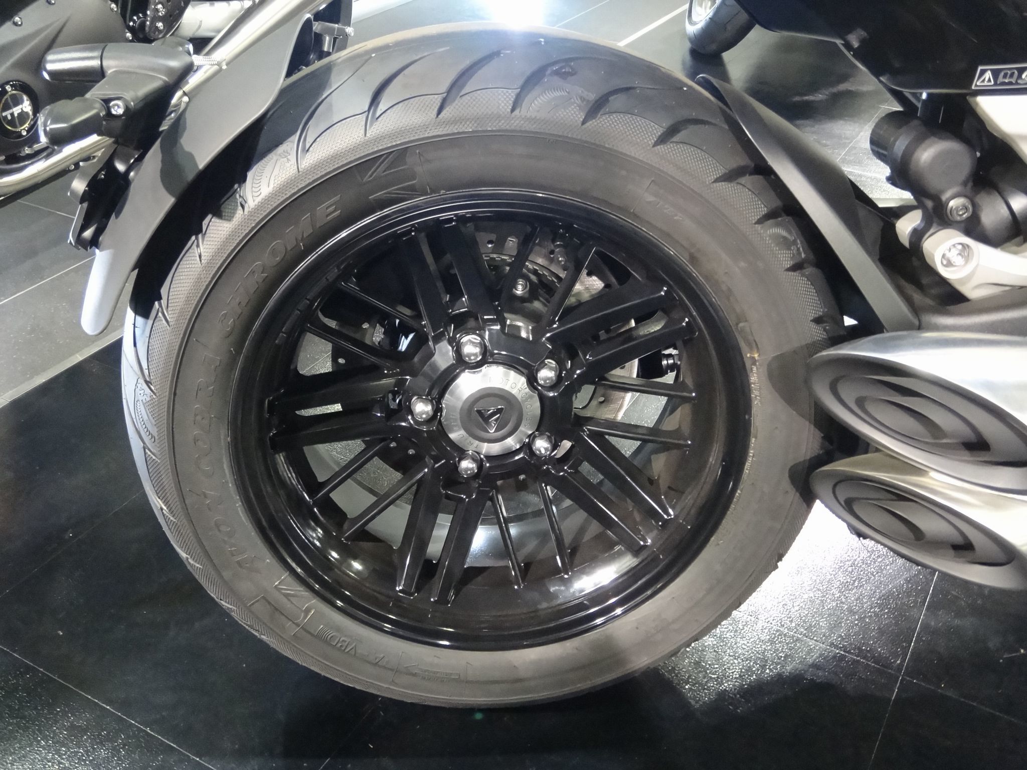 Triumph Rocket 3 R @ Triumph 横浜港北_f0004270_22400936.jpg