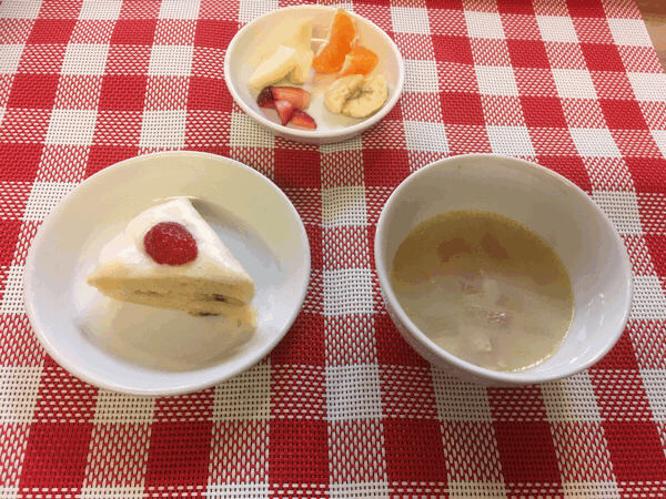12/25の給食 クリスマス献立でした♪_c0293682_17061326.gif