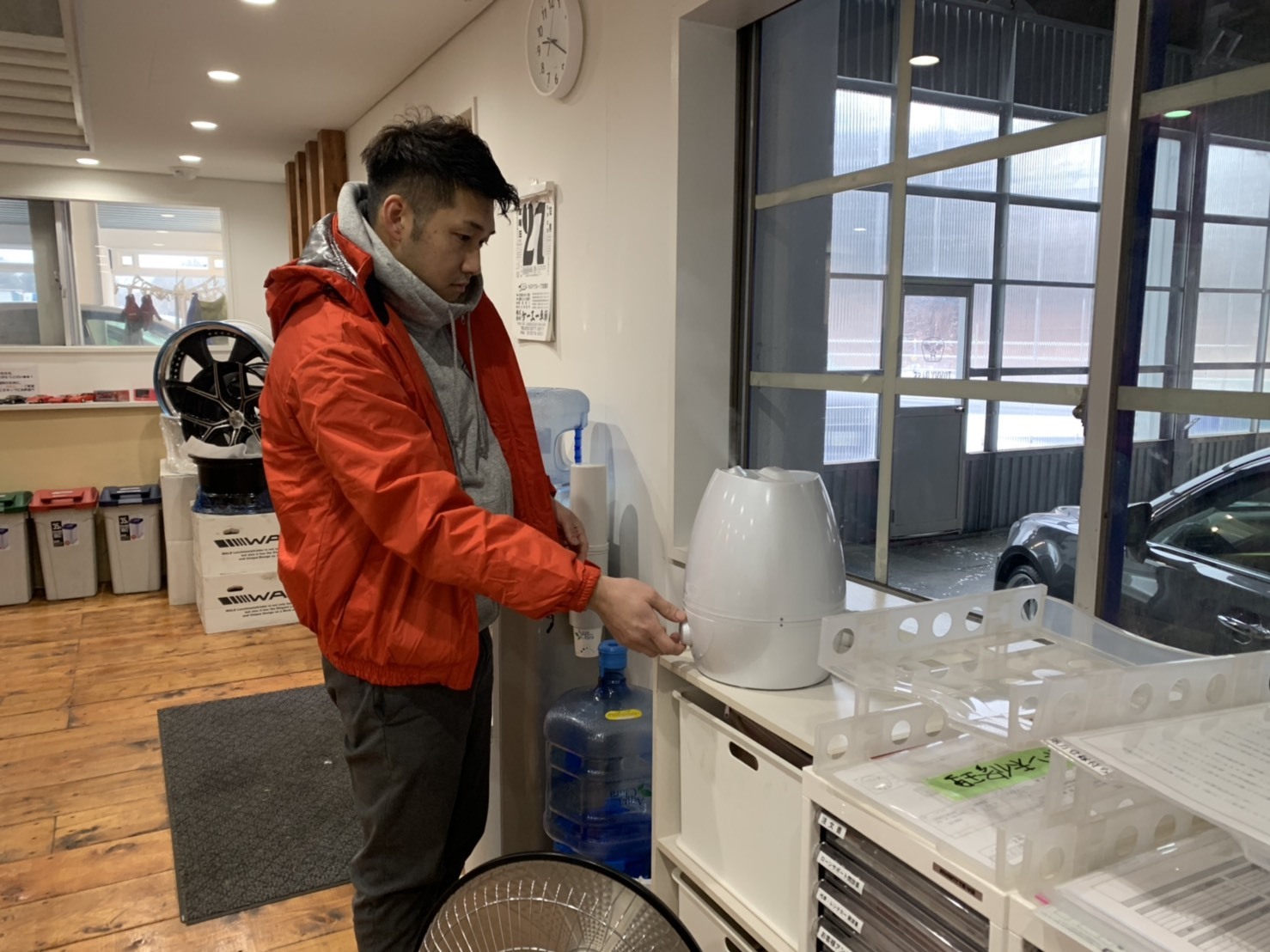 12月27日(金)トミーベースブログ☆T様レガシィワゴン納車✨✨1月7日より初売り開催🎶レクサス♬スバル限定車🎶クラウン♬フーガ🎶希少車多数✨自社ローン_b0127002_16582545.jpg