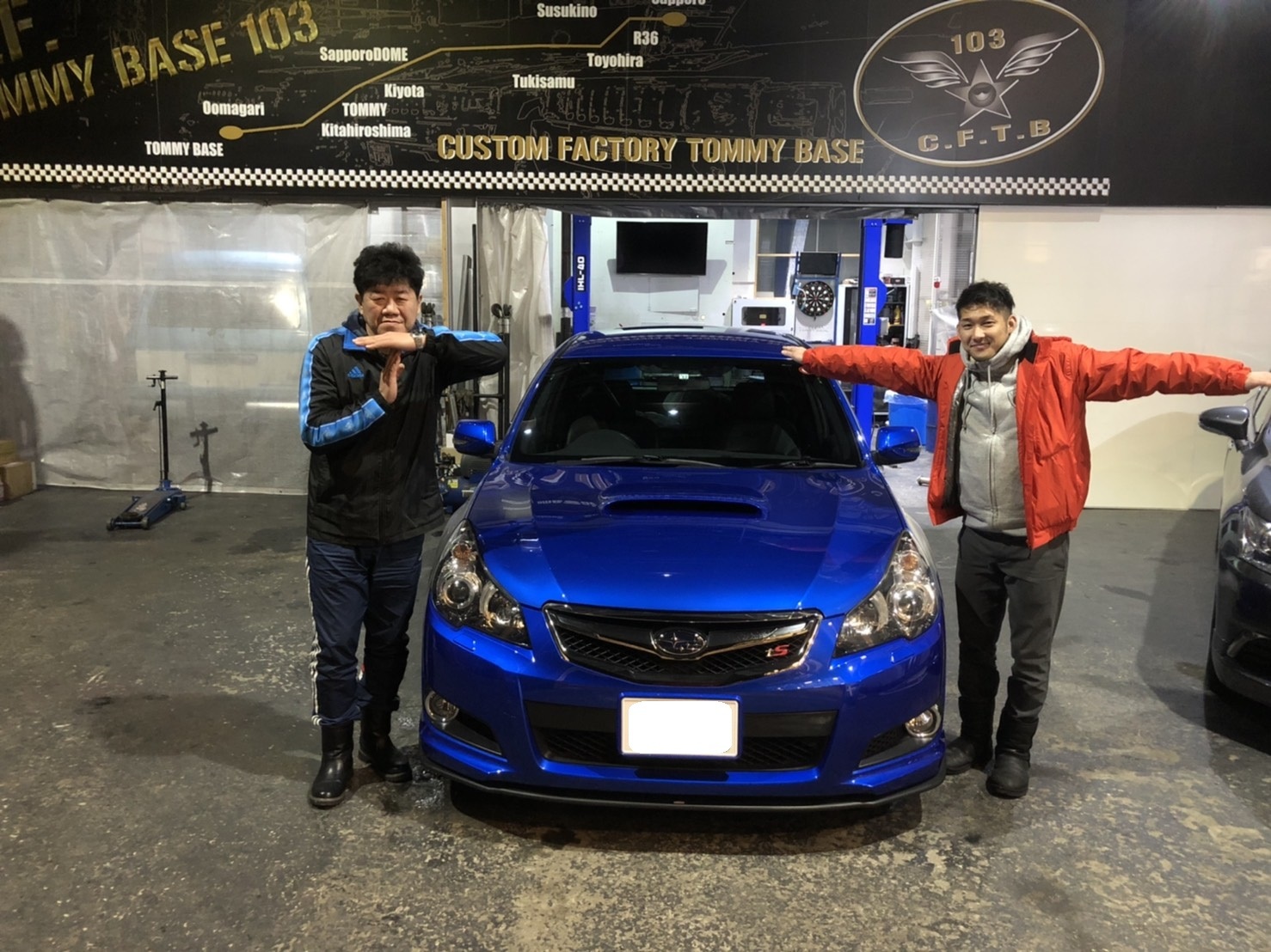 12月27日(金)トミーベースブログ☆T様レガシィワゴン納車✨✨1月7日より初売り開催🎶レクサス♬スバル限定車🎶クラウン♬フーガ🎶希少車多数✨自社ローン_b0127002_17481798.jpg