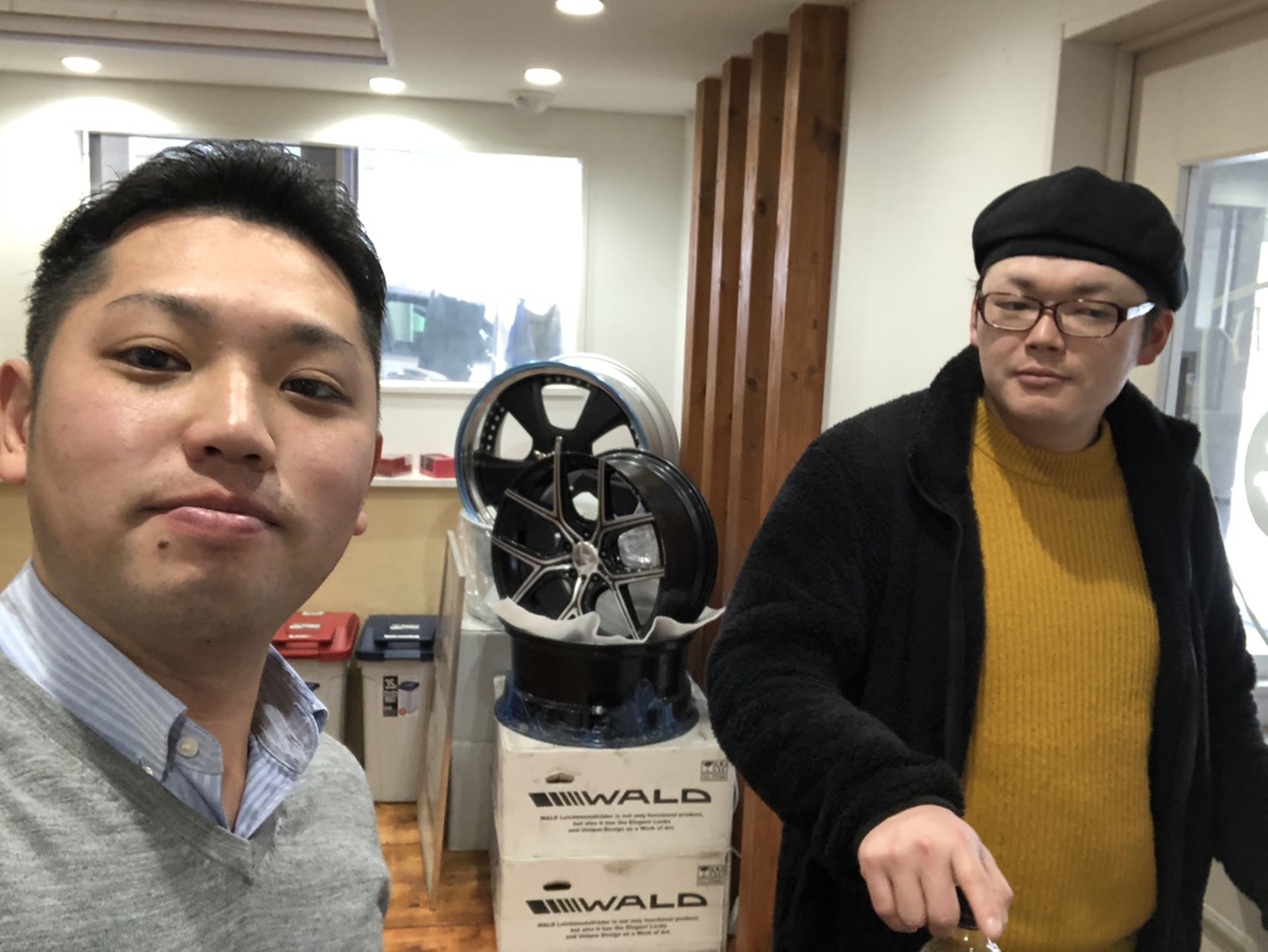 12月27日(金)トミーベースブログ☆T様レガシィワゴン納車✨✨1月7日より初売り開催🎶レクサス♬スバル限定車🎶クラウン♬フーガ🎶希少車多数✨自社ローン_b0127002_18425128.jpg