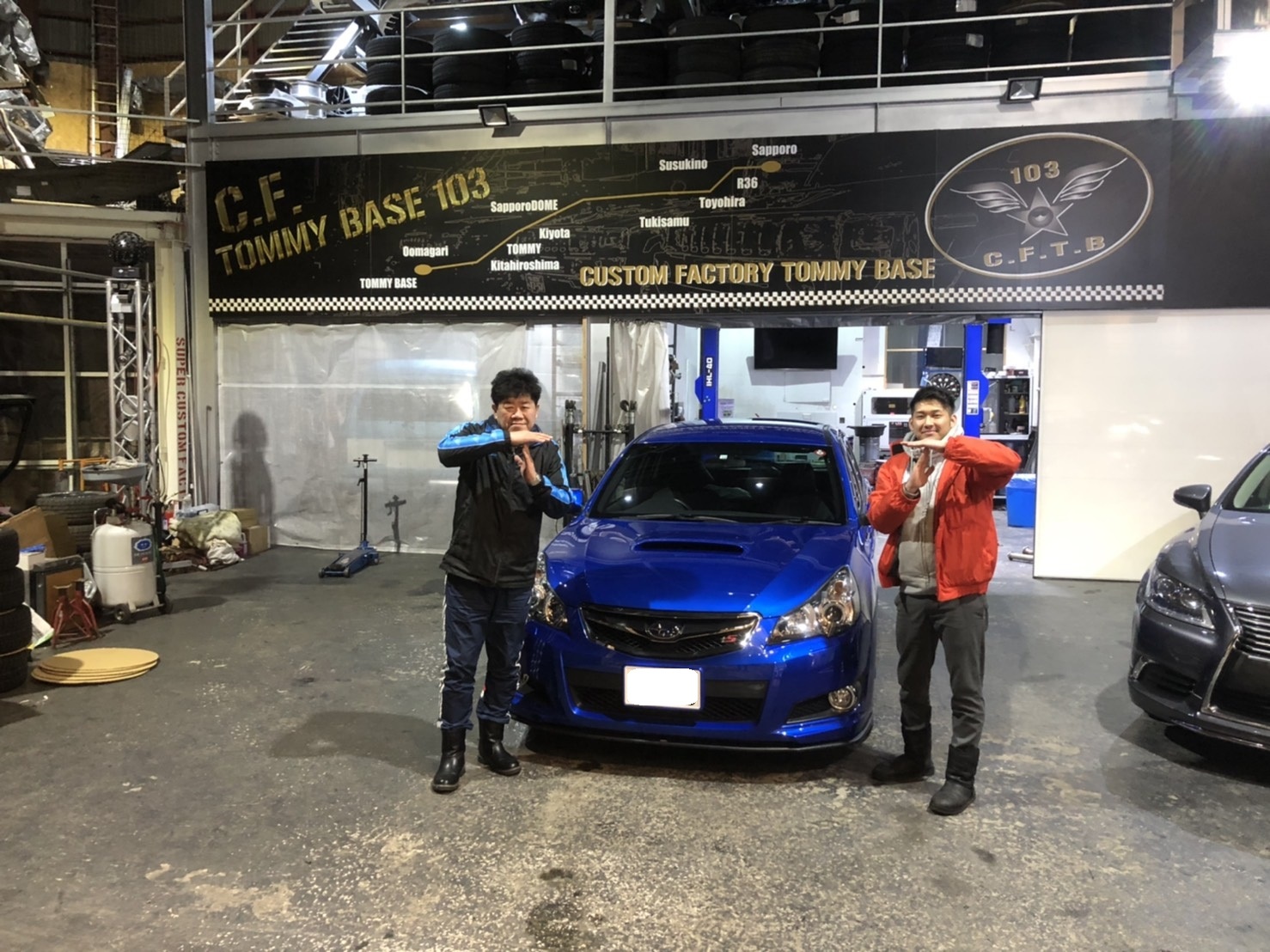 12月27日(金)トミーベースブログ☆T様レガシィワゴン納車✨✨1月7日より初売り開催🎶レクサス♬スバル限定車🎶クラウン♬フーガ🎶希少車多数✨自社ローン_b0127002_18460524.jpg