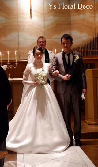 白とシルバーのキャスケードブーケ & 年末年始のお休みについて_b0113510_17335911.jpg