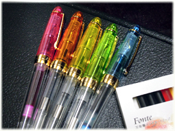 文具大好き。カラーインクが楽しめるスケルトン万年筆fonte vol.2_d0221430_22203727.jpg