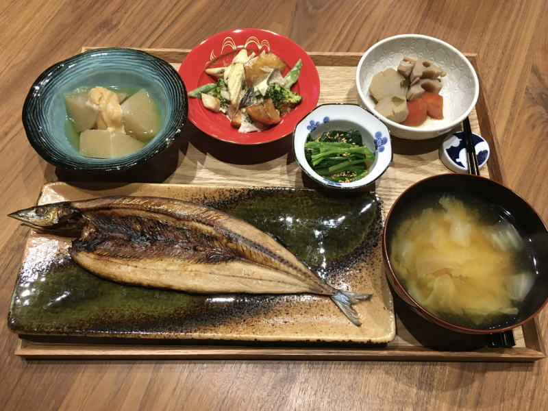 献立 秋刀魚の開き ふろふき大根 揚げじゃがと野菜のマヨサラダ ほうれん草のお浸し 里芋と蓮根と人参の煮物 白菜のお味噌汁 日本酒 Kajuの 今日のお料理 簡単レシピ 献立 秋刀魚の開き ふろふき大根 揚げじゃがと野菜のマヨサラダ ほうれん草のお浸し 里芋と蓮根と人参の煮物 白菜のお味噌汁 日本酒 Kajuの 今日のお料理 簡単レシピ