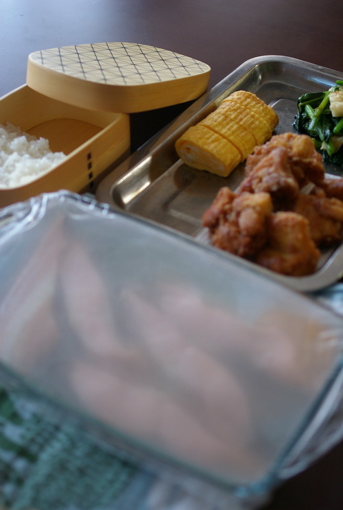 今日の唐揚げ弁当と自家製鮭フレーク_d0327373_08472746.jpg