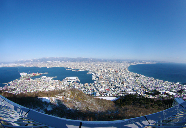 [ぬい撮り] あみぐるみ羊さんと函館山山頂からの雪景色♪_f0340004_17481714.jpg