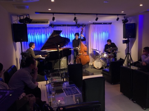 Jazzlive Cominジャズライブカミン  広島　明日30日は年内ラスト営業です。_b0115606_15560291.jpeg