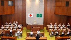 議場コンサートは秦野小学校の金管クラブの皆さんによるクリスマスソング 藤原みち子の活動日記
