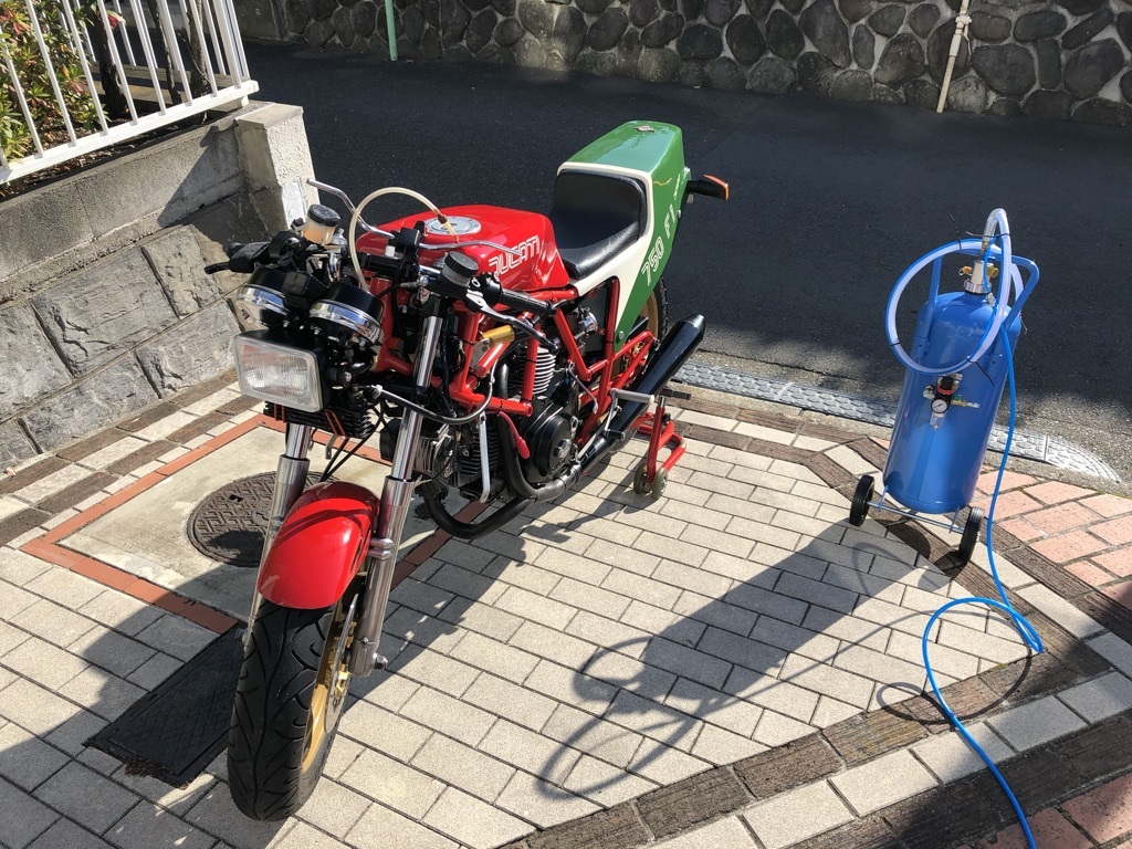 Ducati F1重曹ブラストに挑戦_a0051924_11111254.jpeg