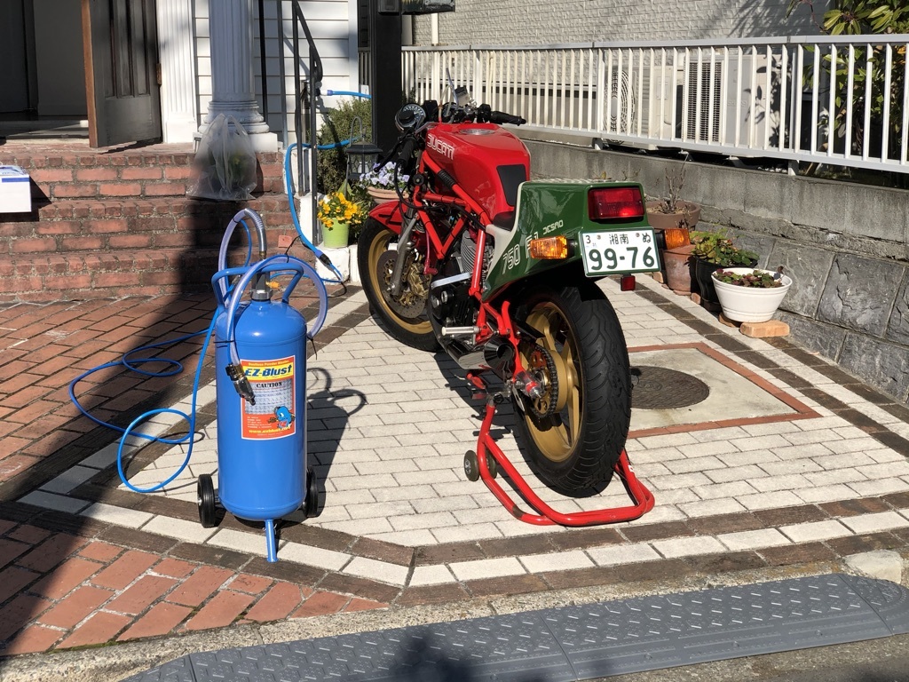 Ducati F1重曹ブラストに挑戦_a0051924_11111663.jpeg