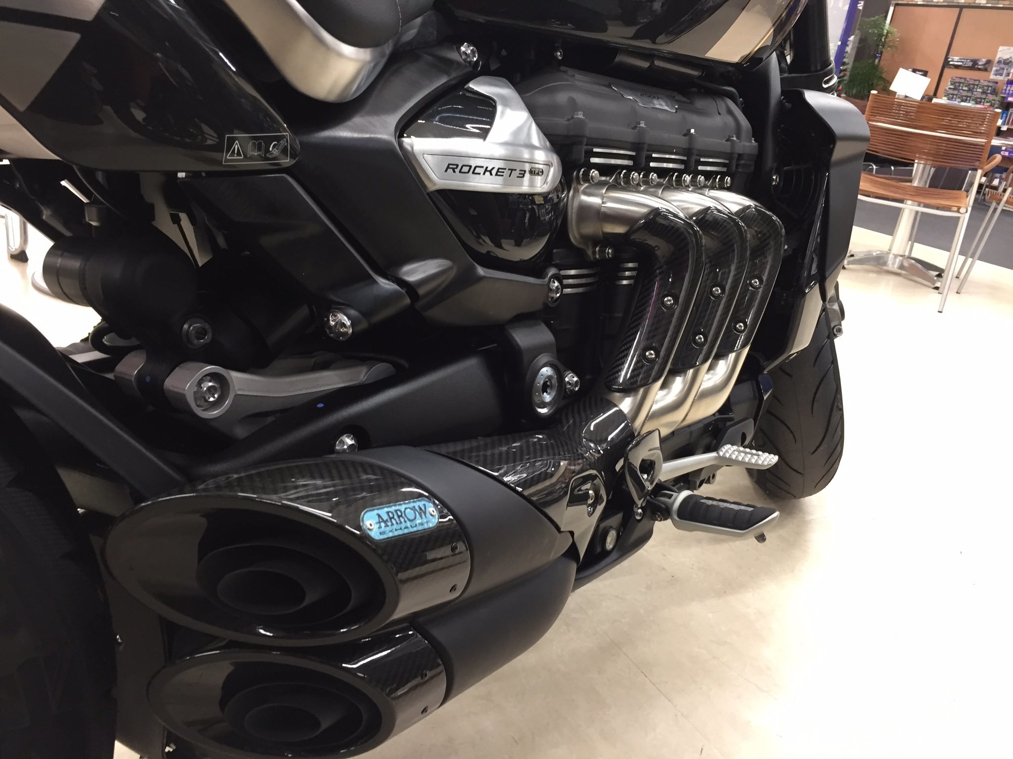 Triumph Rocket 3 ･･･ 最近の写真とﾋﾞﾃﾞｵ_f0004270_18234670.jpg