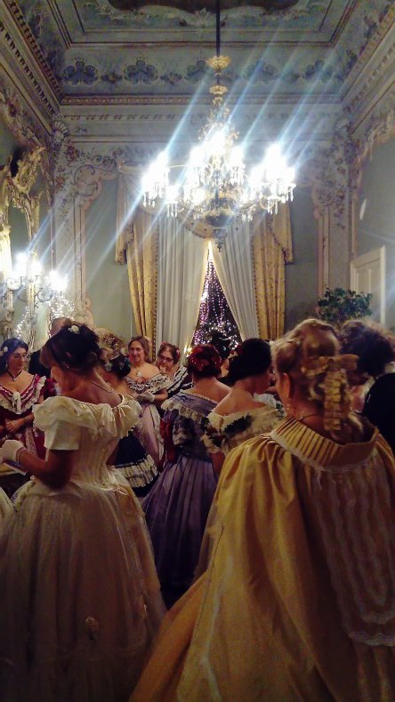 1800年代の大舞踏会レポート その リハーサル編 My Little Lecce 1800年代の大舞踏会レポート その リハーサル編 My Little Lecce