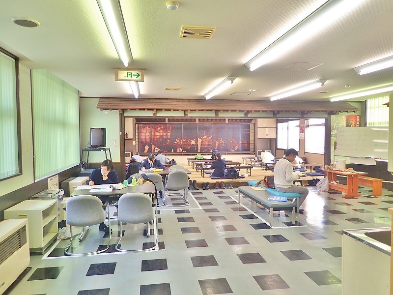 会館では高校生による「自習会」が続いています_c0336902_15261979.jpg