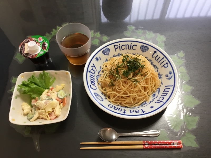 しらゆり荘 昼食 たらこパスタ マカロニサラダ コーヒーゼリー 今日の献立