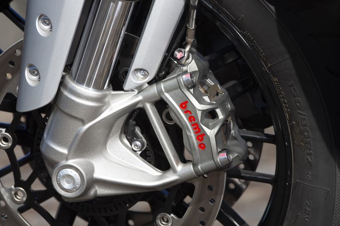 2010 Triumph Rocket 3 R and GT Review First Ride_f0004270_10053133.jpg