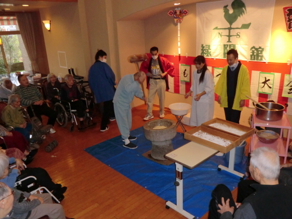 餅つき大会開催_e0163042_17511863.jpg