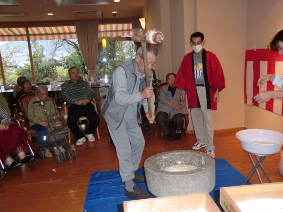 餅つき大会開催_e0163042_17591093.jpg