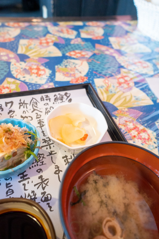 くじらのいっぷく。で、土佐丼(鰹タタキ丼)を食べる～_a0077663_12335677.jpg