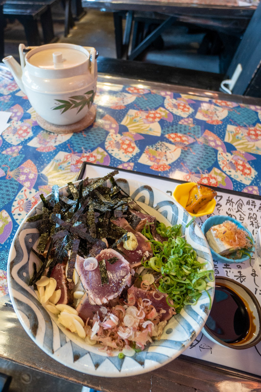 くじらのいっぷく。で、土佐丼(鰹タタキ丼)を食べる～_a0077663_12341519.jpg