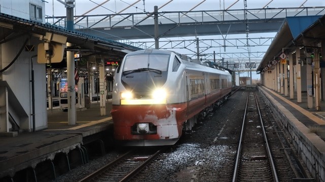 青森駅は還暦を迎えました。そして、大改装中です。青い森鉄道と雪景色、雪の中を激走する貨物列車とモーリーくん_d0181492_23451085.jpg