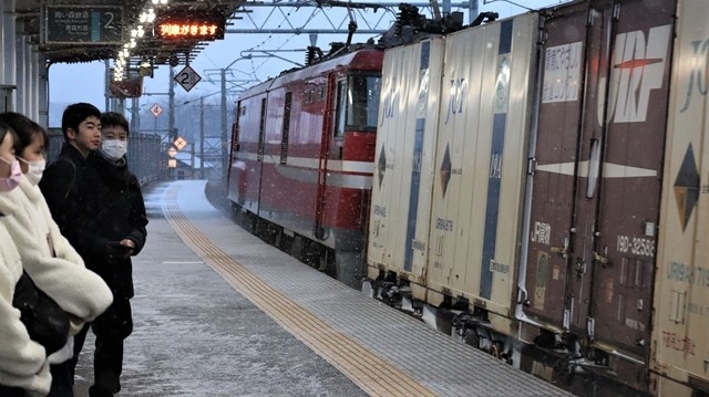 青森駅は還暦を迎えました。そして、大改装中です。青い森鉄道と雪景色、雪の中を激走する貨物列車とモーリーくん_d0181492_23480225.jpg