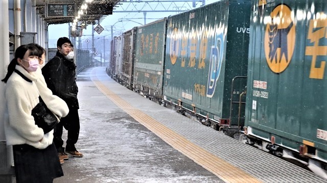 青森駅は還暦を迎えました。そして、大改装中です。青い森鉄道と雪景色、雪の中を激走する貨物列車とモーリーくん_d0181492_23481624.jpg