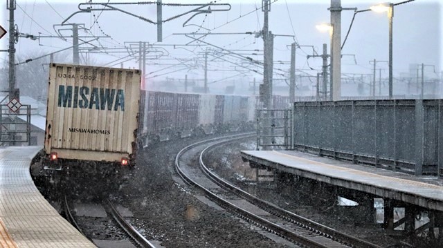 青森駅は還暦を迎えました。そして、大改装中です。青い森鉄道と雪景色、雪の中を激走する貨物列車とモーリーくん_d0181492_23482987.jpg
