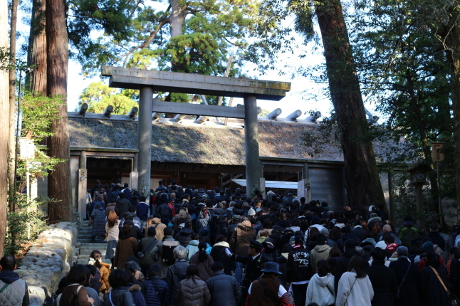 今年も伊勢神宮から出発です　←「朝かゆから出発」の間違いじゃない？_f0354014_22065111.jpg